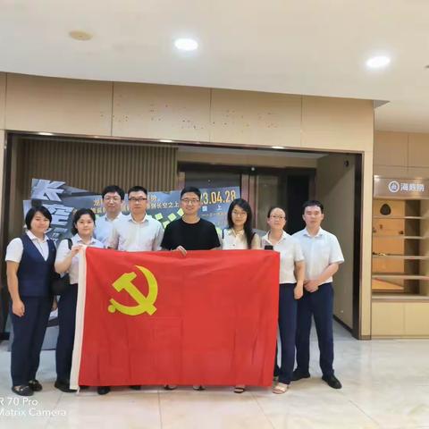 翠微支行党支部组织观看爱国电影《长空之王》