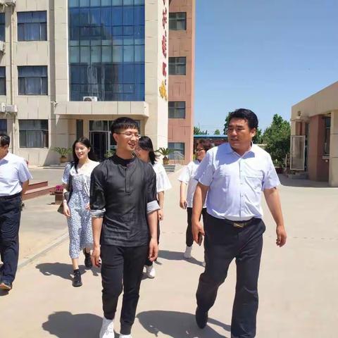 山东师范大学王飞博士团队到王道小学指导课题研究工作