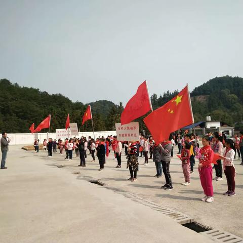 学雷锋践行动，美丽家园齐动手！