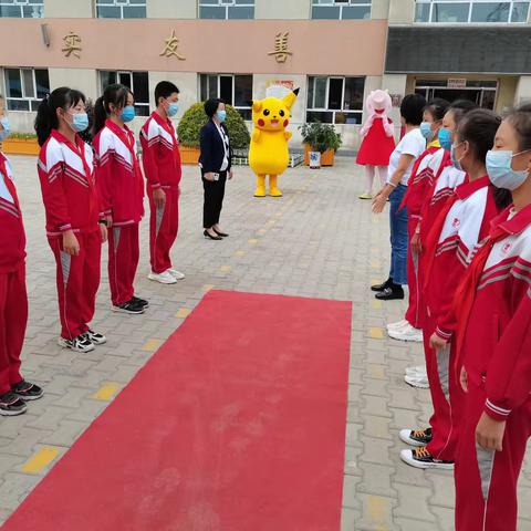 开蒙启智，赠笔立志——东二道河学校一年级入学仪式